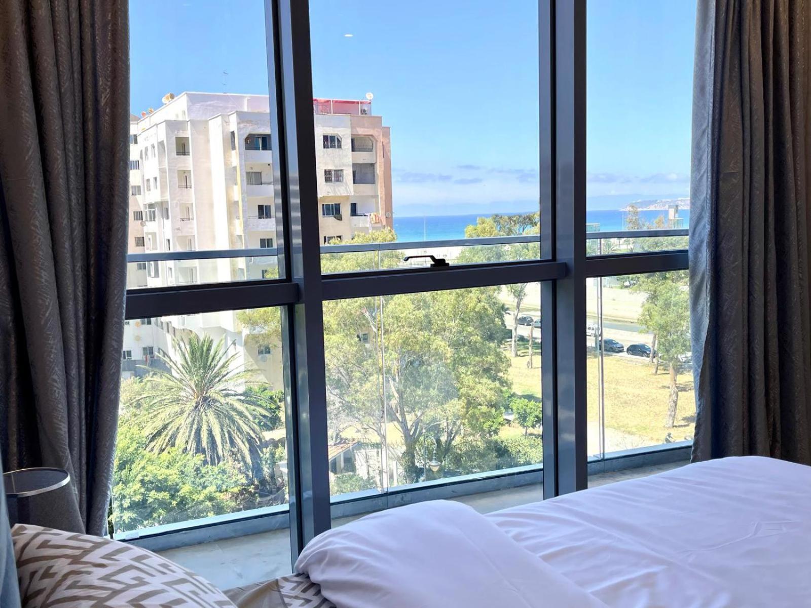 Modern Elegance With Sea Views In Central Tangier - Steps To Beach, Train And Attractions! Extérieur photo