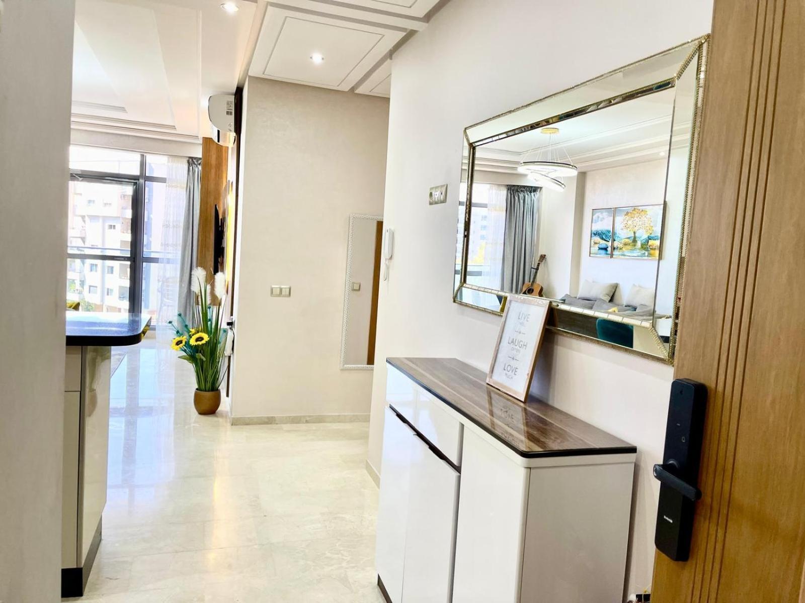 Modern Elegance With Sea Views In Central Tangier - Steps To Beach, Train And Attractions! Extérieur photo
