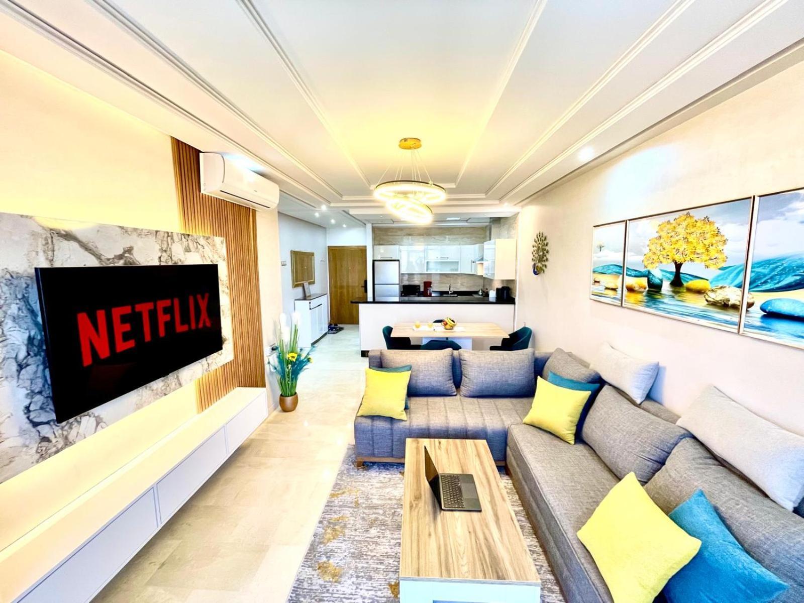Modern Elegance With Sea Views In Central Tangier - Steps To Beach, Train And Attractions! Extérieur photo