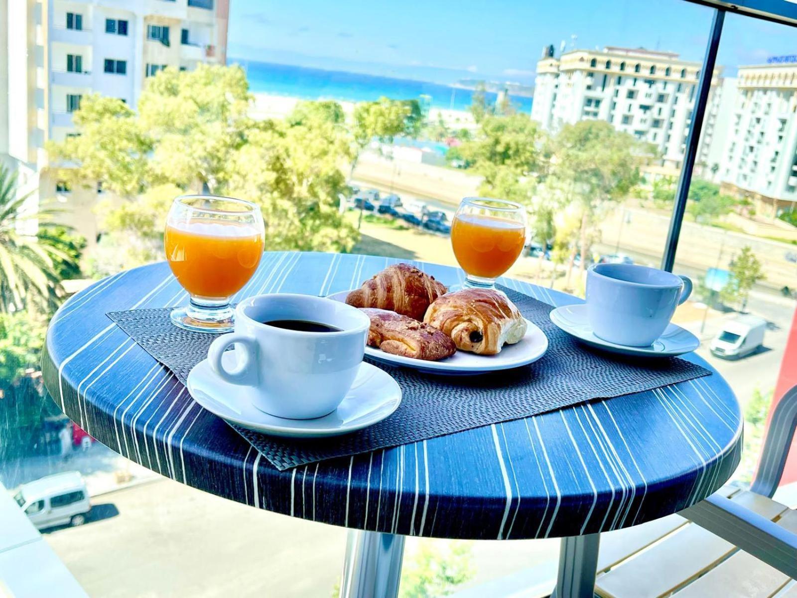 Modern Elegance With Sea Views In Central Tangier - Steps To Beach, Train And Attractions! Extérieur photo